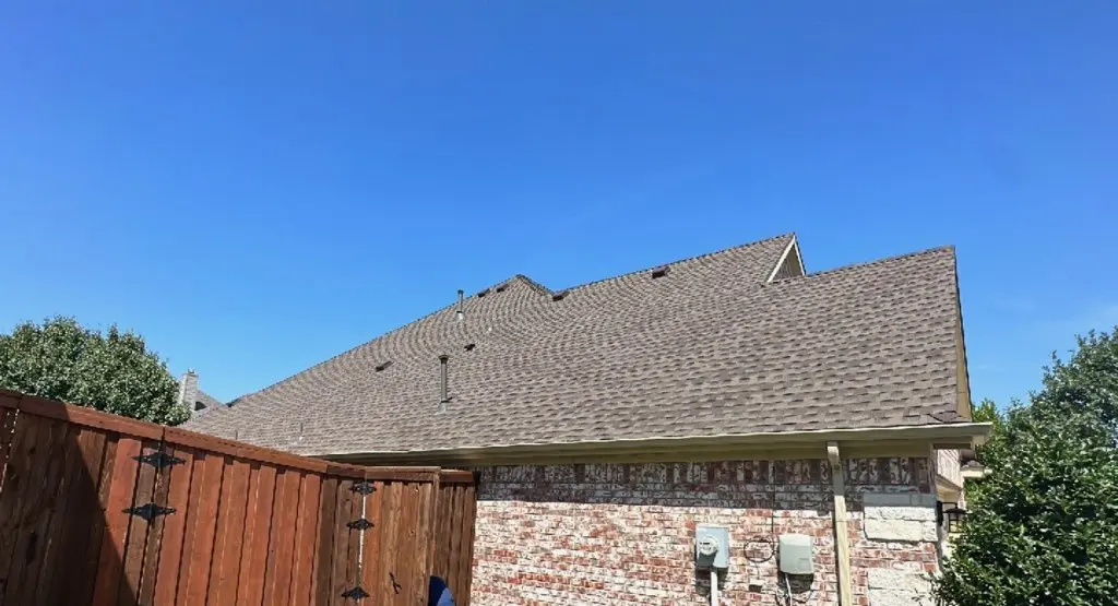 Completed roof replacement project in Cascade